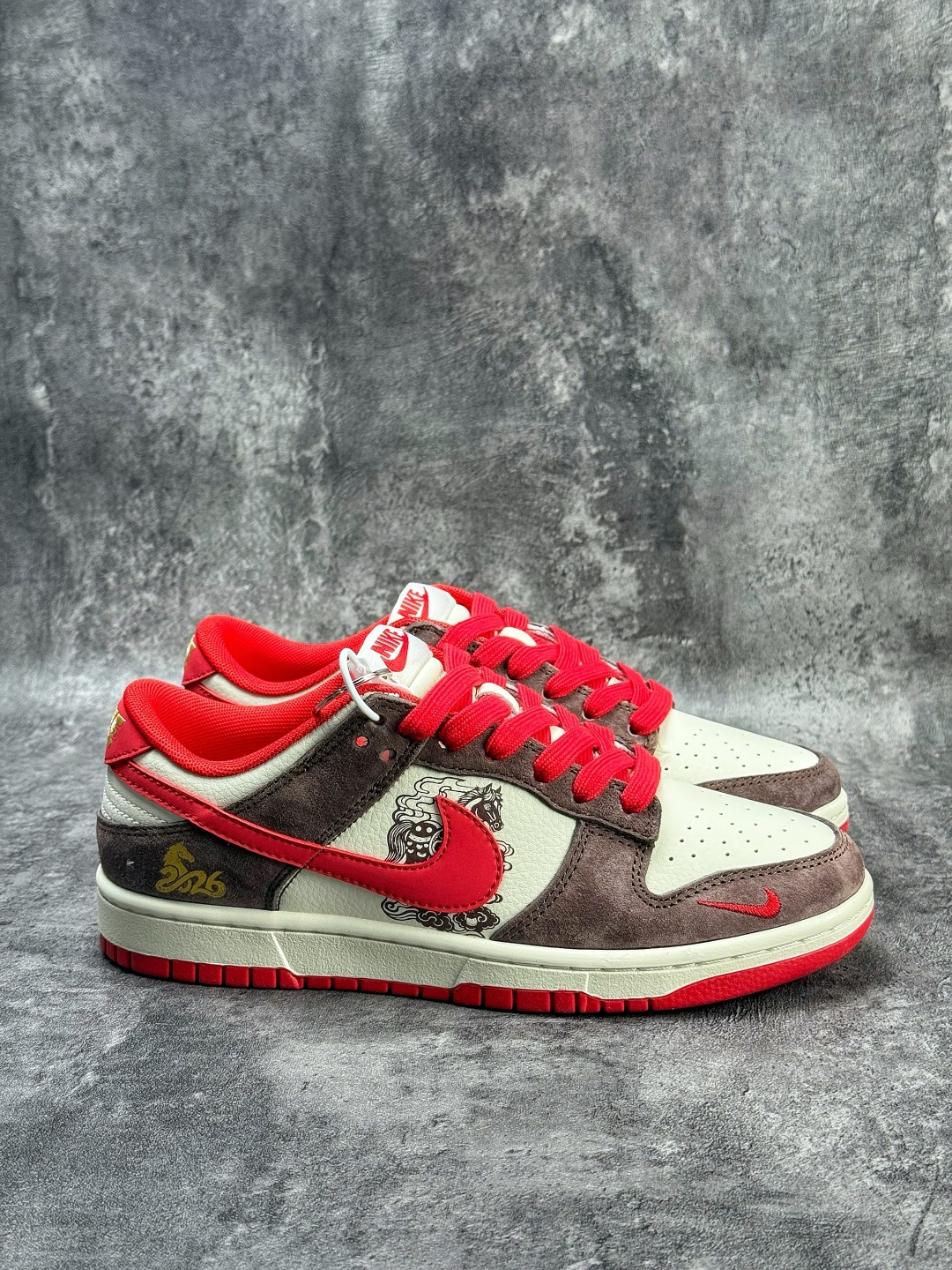 230 Nike SB Dunk Low 马年限定 棕白红小勾 HG0026-001-Chinese UA Cheap High Quatity Brand Clothes Bags handbags Sneakers wholesale wholesaler seller from China Factory suppliers Fashion Clothing Shoes best Quality Beautiful Price 230 Nike SB Dunk Low 马年限定 棕白红小勾 HG0026-001