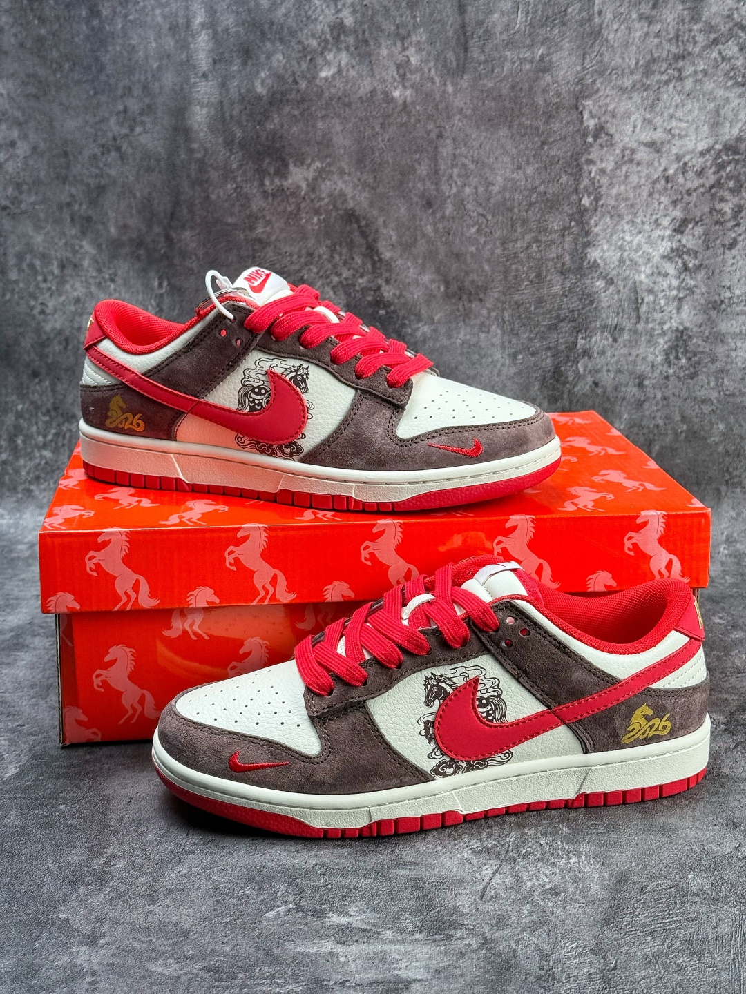 230 Nike SB Dunk Low 马年限定 棕白红小勾 HG0026-001-Chinese UA Cheap High Quatity Brand Clothes Bags handbags Sneakers wholesale wholesaler seller from China Factory suppliers Fashion Clothing Shoes best Quality Beautiful Price 230 Nike SB Dunk Low 马年限定 棕白红小勾 HG0026-001