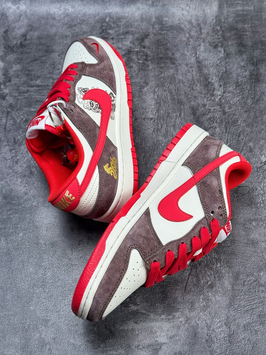 230 Nike SB Dunk Low 马年限定 棕白红小勾 HG0026-001-Chinese UA Cheap High Quatity Brand Clothes Bags handbags Sneakers wholesale wholesaler seller from China Factory suppliers Fashion Clothing Shoes best Quality Beautiful Price 230 Nike SB Dunk Low 马年限定 棕白红小勾 HG0026-001