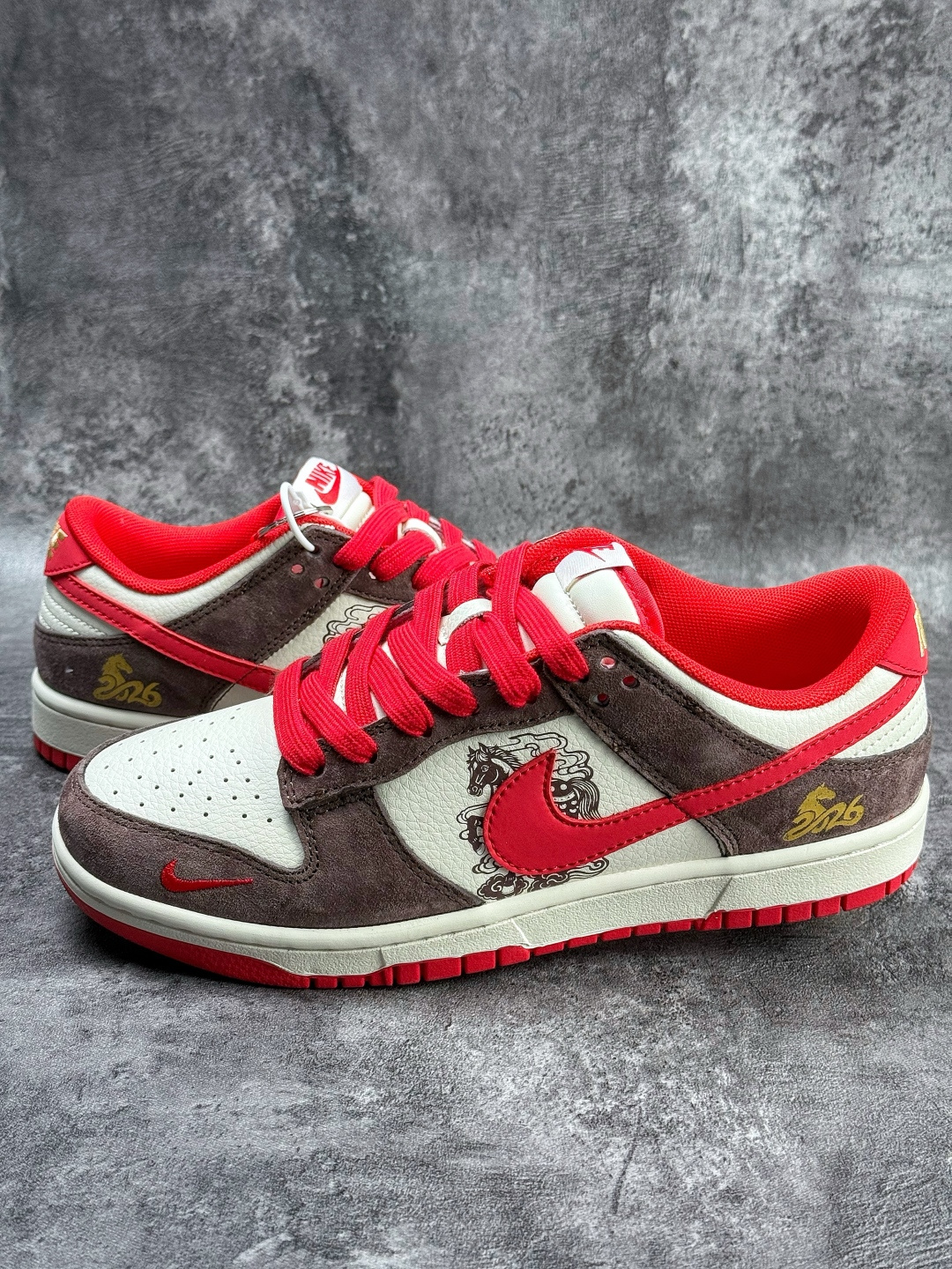 230 Nike SB Dunk Low 马年限定 棕白红小勾 HG0026-001-Chinese UA Cheap High Quatity Brand Clothes Bags handbags Sneakers wholesale wholesaler seller from China Factory suppliers Fashion Clothing Shoes best Quality Beautiful Price 230 Nike SB Dunk Low 马年限定 棕白红小勾 HG0026-001