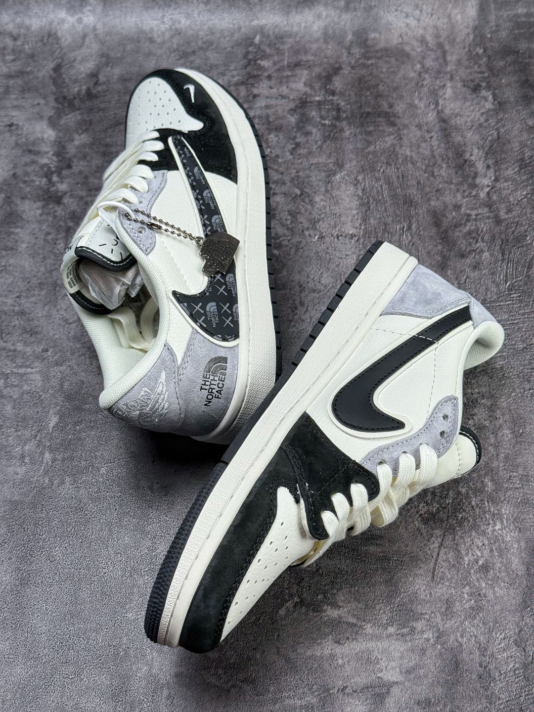 230 Travis Scott x Nike Air Jordan 1 Low x The North Face Air Jordan 1 Low 反转黑白灰小勾倒钩 版本 JW1188-172-Chinese UA Cheap High Quatity Brand Clothes Bags handbags Sneakers wholesale wholesaler seller from China Factory suppliers Fashion Clothing Shoes best Quality Beautiful Price 230 Travis Scott x Nike Air Jordan 1 Low x The North Face Air Jordan 1 Low 反转黑白灰小勾倒钩 版本 JW1188-172