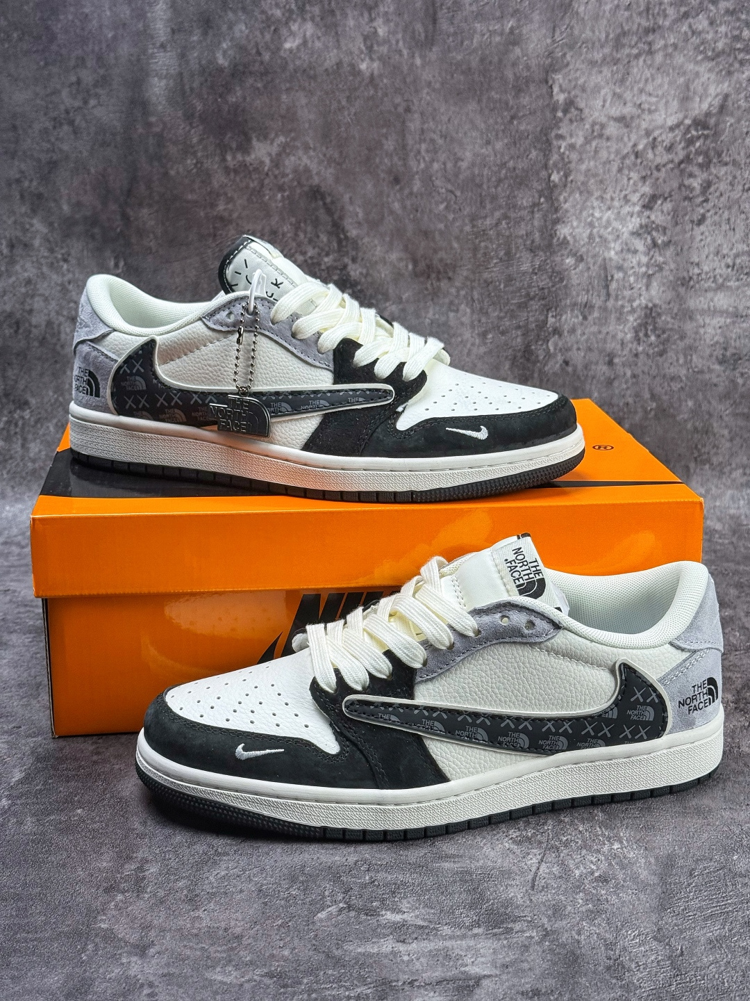 230 Travis Scott x Nike Air Jordan 1 Low x The North Face Air Jordan 1 Low 反转黑白灰小勾倒钩 版本 JW1188-172-Chinese UA Cheap High Quatity Brand Clothes Bags handbags Sneakers wholesale wholesaler seller from China Factory suppliers Fashion Clothing Shoes best Quality Beautiful Price 230 Travis Scott x Nike Air Jordan 1 Low x The North Face Air Jordan 1 Low 反转黑白灰小勾倒钩 版本 JW1188-172