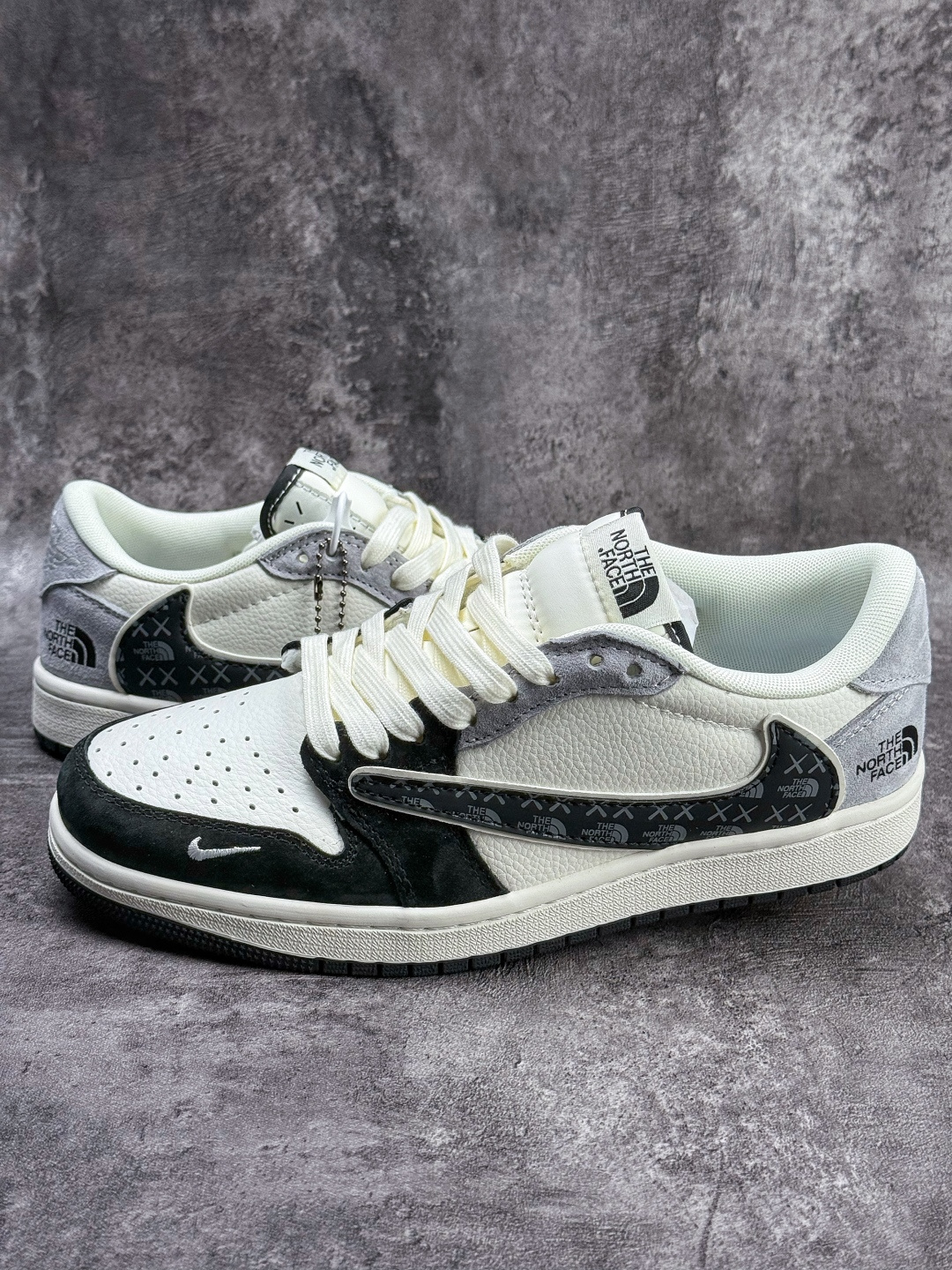230 Travis Scott x Nike Air Jordan 1 Low x The North Face Air Jordan 1 Low 反转黑白灰小勾倒钩 版本 JW1188-172-Chinese UA Cheap High Quatity Brand Clothes Bags handbags Sneakers wholesale wholesaler seller from China Factory suppliers Fashion Clothing Shoes best Quality Beautiful Price 230 Travis Scott x Nike Air Jordan 1 Low x The North Face Air Jordan 1 Low 反转黑白灰小勾倒钩 版本 JW1188-172