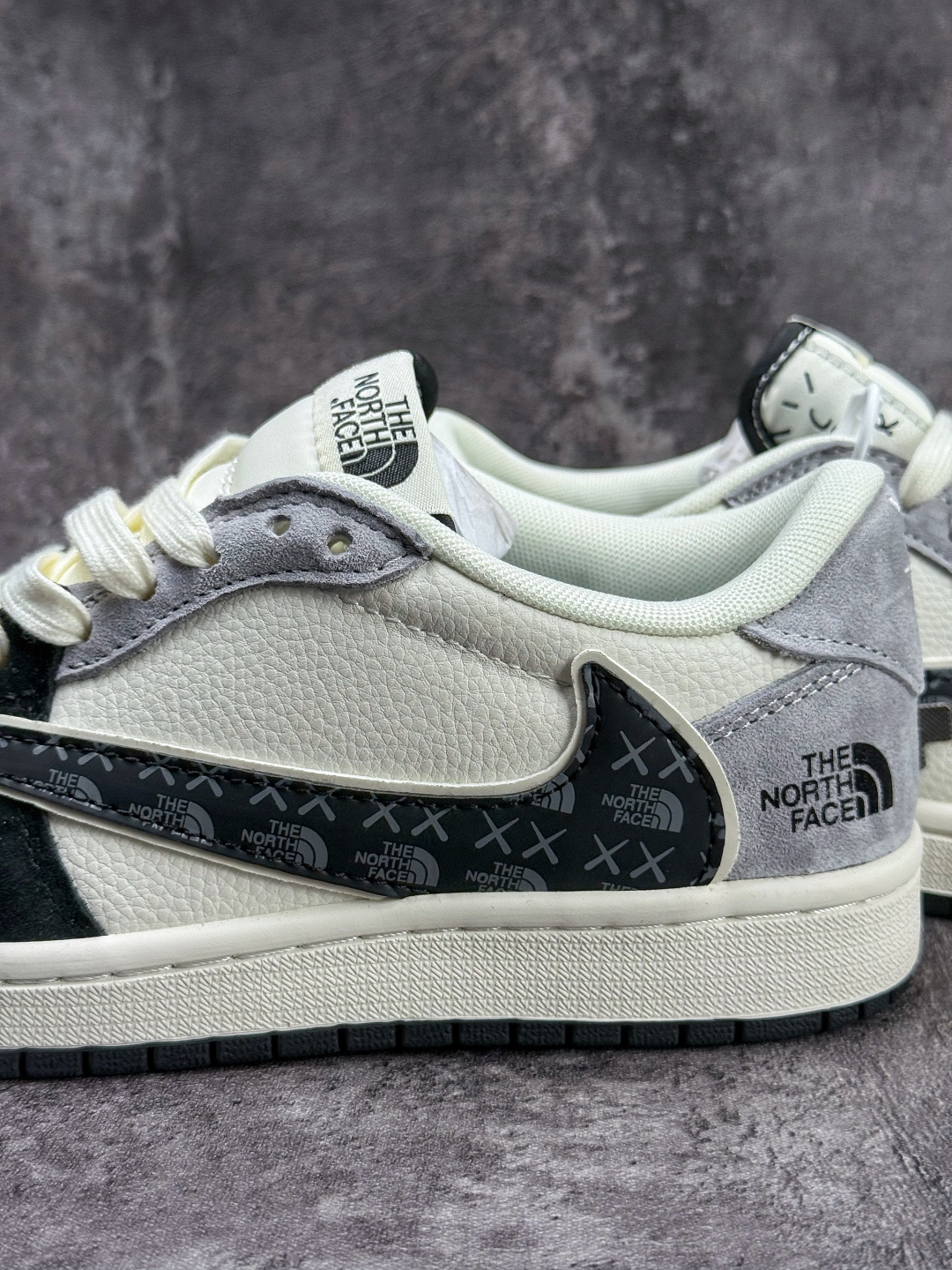 230 Travis Scott x Nike Air Jordan 1 Low x The North Face Air Jordan 1 Low 反转黑白灰小勾倒钩 版本 JW1188-172-Chinese UA Cheap High Quatity Brand Clothes Bags handbags Sneakers wholesale wholesaler seller from China Factory suppliers Fashion Clothing Shoes best Quality Beautiful Price 230 Travis Scott x Nike Air Jordan 1 Low x The North Face Air Jordan 1 Low 反转黑白灰小勾倒钩 版本 JW1188-172