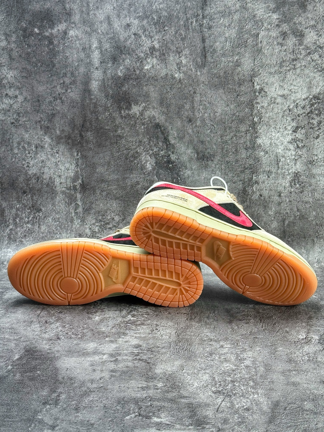 Nike SB Dunk Low PRO 黄黑红 HJ0367-200-Top High Quatity Cheap Sneakers Fashion Clothing Clothes Bags handbags Shoes of all Brand wholesale With The best Quality And Beautiful Price from China Factory Chinese suppliers wholesaler seller Nike SB Dunk Low PRO 黄黑红 HJ0367-200