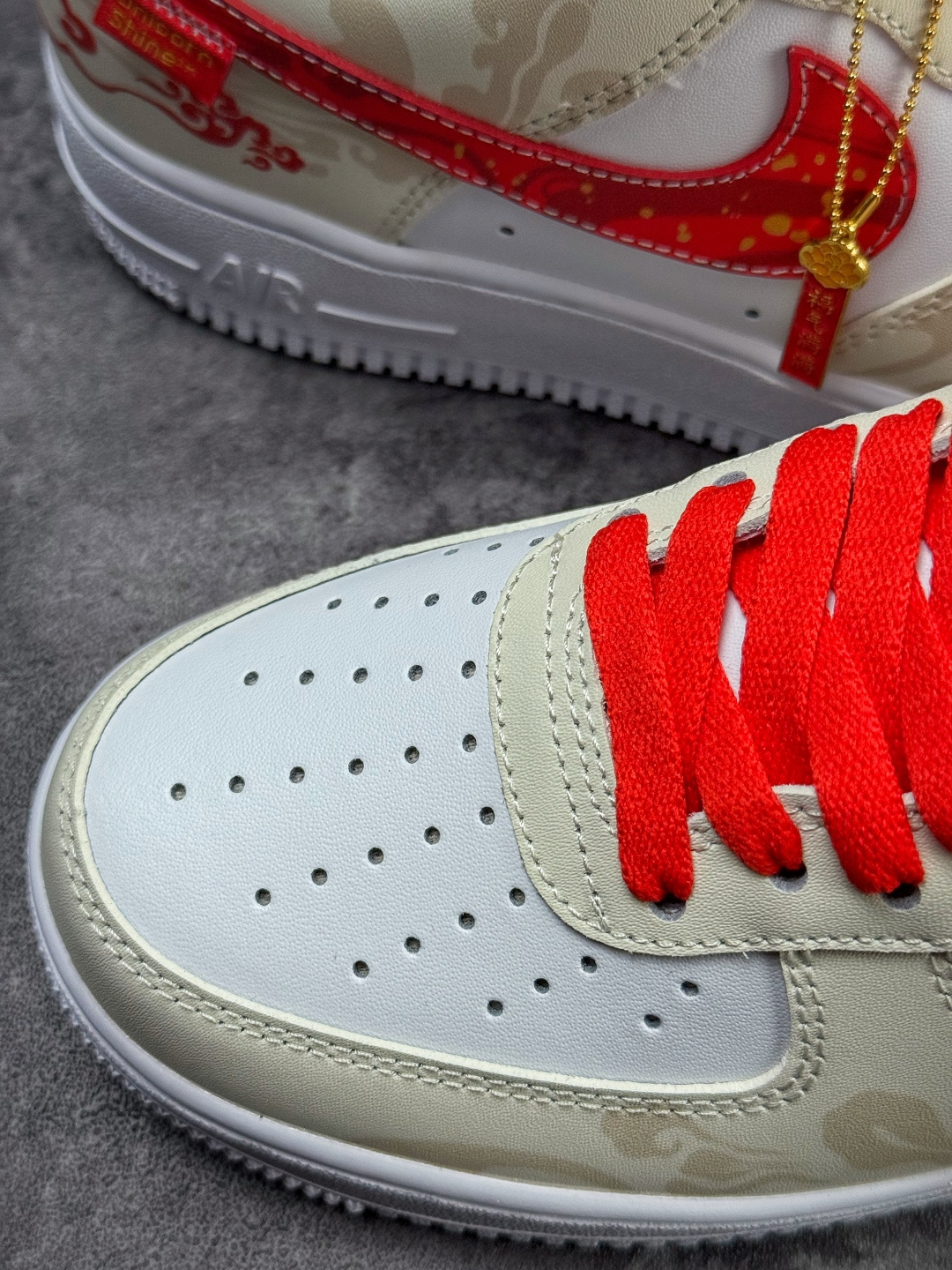Nike Air Force 1 Low 07 福气满满 米白红 ZH0316 169XK Size 36 36.5 37.5 38 38.5 39 40 40.5 41 42 42.5 43 44 44.5 45-Top High Quatity Cheap Sneakers Fashion Clothing Clothes Bags handbags Shoes of all Brand wholesale With The best Quality And Beautiful Price from China Factory Chinese suppliers wholesaler seller Nike Air Force 1 Low 07 福气满满 米白红 ZH0316 169XK Size 36 36.5 37.5 38 38.5 39 40 40.5 41 42 42.5 43 44 44.5 45