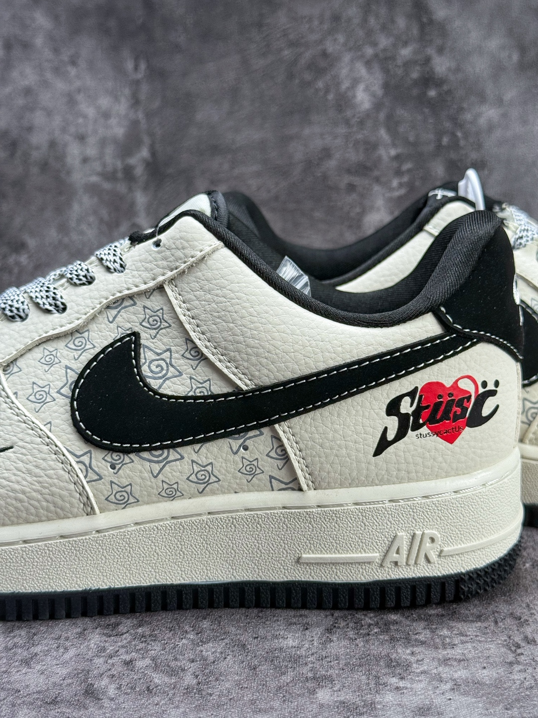 Nike Air Force 1 Low 07 x Stussy 白黑小勾 DW8806-006-Top High Quatity Cheap Sneakers Fashion Clothing Clothes Bags handbags Shoes of all Brand wholesale With The best Quality And Beautiful Price from China Factory Chinese suppliers wholesaler seller Nike Air Force 1 Low 07 x Stussy 白黑小勾 DW8806-006
