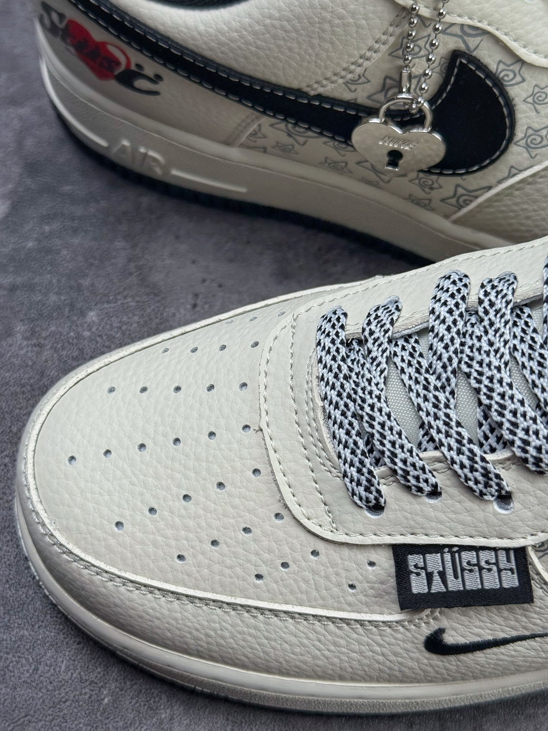 Nike Air Force 1 Low 07 x Stussy 白黑小勾 DW8806-006-Top High Quatity Cheap Sneakers Fashion Clothing Clothes Bags handbags Shoes of all Brand wholesale With The best Quality And Beautiful Price from China Factory Chinese suppliers wholesaler seller Nike Air Force 1 Low 07 x Stussy 白黑小勾 DW8806-006