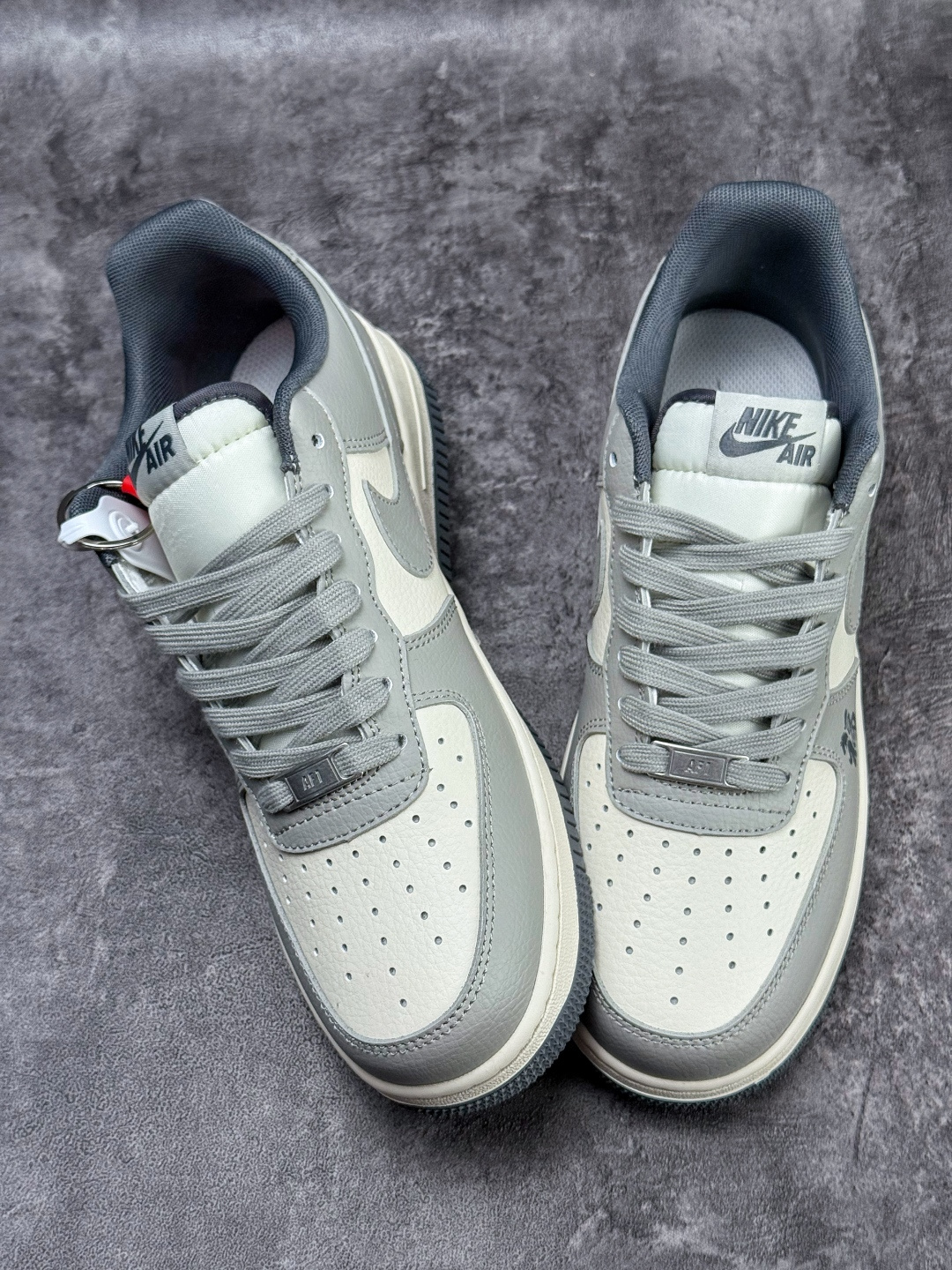 210 Nike Air Force 1 Low 07 马年限定 灰白双小勾 MZ9588-833-Chinese UA Cheap High Quatity Brand Clothes Bags handbags Sneakers wholesale wholesaler seller from China Factory suppliers Fashion Clothing Shoes best Quality Beautiful Price 210 Nike Air Force 1 Low 07 马年限定 灰白双小勾 MZ9588-833