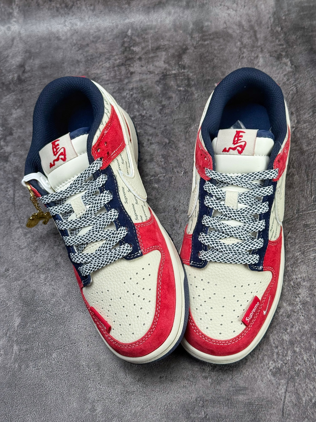 230 Nike SB Dunk Low x Superme 红白蓝小勾满天星 DN3168-026-Chinese UA Cheap High Quatity Brand Clothes Bags handbags Sneakers wholesale wholesaler seller from China Factory suppliers Fashion Clothing Shoes best Quality Beautiful Price 230 Nike SB Dunk Low x Superme 红白蓝小勾满天星 DN3168-026