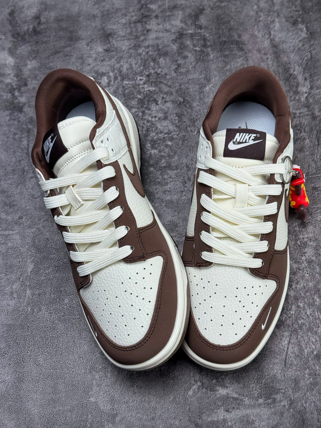 230 Nike SB Dunk Low 马年联名 棕白小勾 IQ1118-220-Chinese UA Cheap High Quatity Brand Clothes Bags handbags Sneakers wholesale wholesaler seller from China Factory suppliers Fashion Clothing Shoes best Quality Beautiful Price 230 Nike SB Dunk Low 马年联名 棕白小勾 IQ1118-220