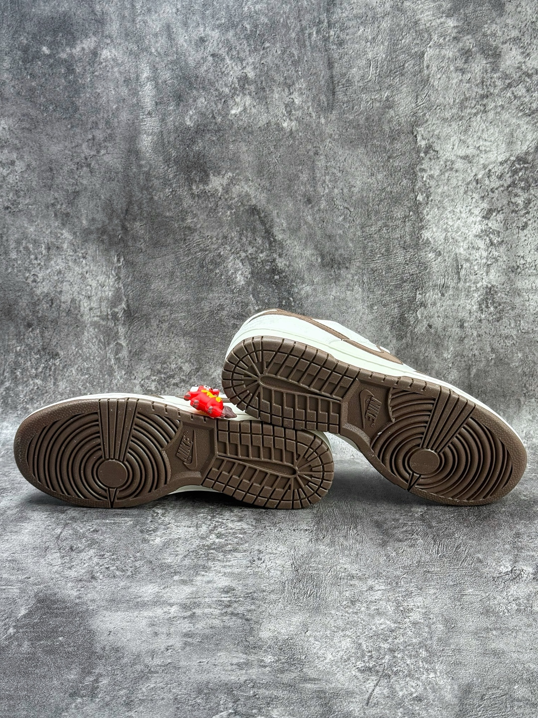 230 Nike SB Dunk Low 马年联名 棕白小勾 IQ1118-220-Chinese UA Cheap High Quatity Brand Clothes Bags handbags Sneakers wholesale wholesaler seller from China Factory suppliers Fashion Clothing Shoes best Quality Beautiful Price 230 Nike SB Dunk Low 马年联名 棕白小勾 IQ1118-220