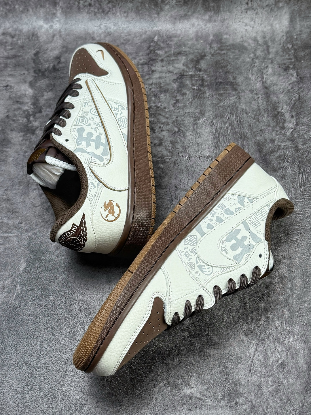 Travis Scott x Nike Air Jordan 1 Low 马年限定 Air Jordan 1 Low 反转白棕小勾倒钩 版本 NH0601-061