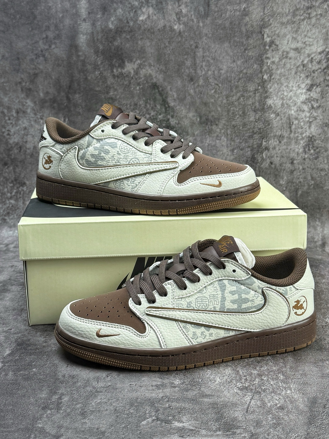 Travis Scott x Nike Air Jordan 1 Low 马年限定 Air Jordan 1 Low 反转白棕小勾倒钩 版本 NH0601-061