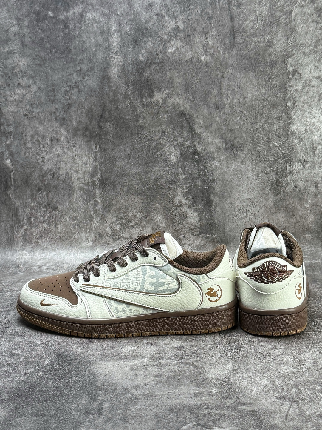 Travis Scott x Nike Air Jordan 1 Low 马年限定 Air Jordan 1 Low 反转白棕小勾倒钩 版本 NH0601-061