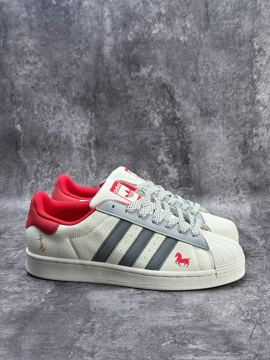 AD Originals Super马年限定 白灰红 SD6826-Top High Quatity Cheap Sneakers Fashion Clothing Clothes Bags handbags Shoes of all Brand wholesale With The best Quality And Beautiful Price from China Factory Chinese suppliers wholesaler seller AD Originals Super马年限定 白灰红 SD6826