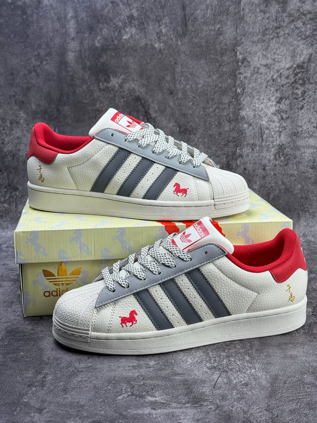 AD Originals Super马年限定 白灰红 SD6826-Top High Quatity Cheap Sneakers Fashion Clothing Clothes Bags handbags Shoes of all Brand wholesale With The best Quality And Beautiful Price from China Factory Chinese suppliers wholesaler seller AD Originals Super马年限定 白灰红 SD6826