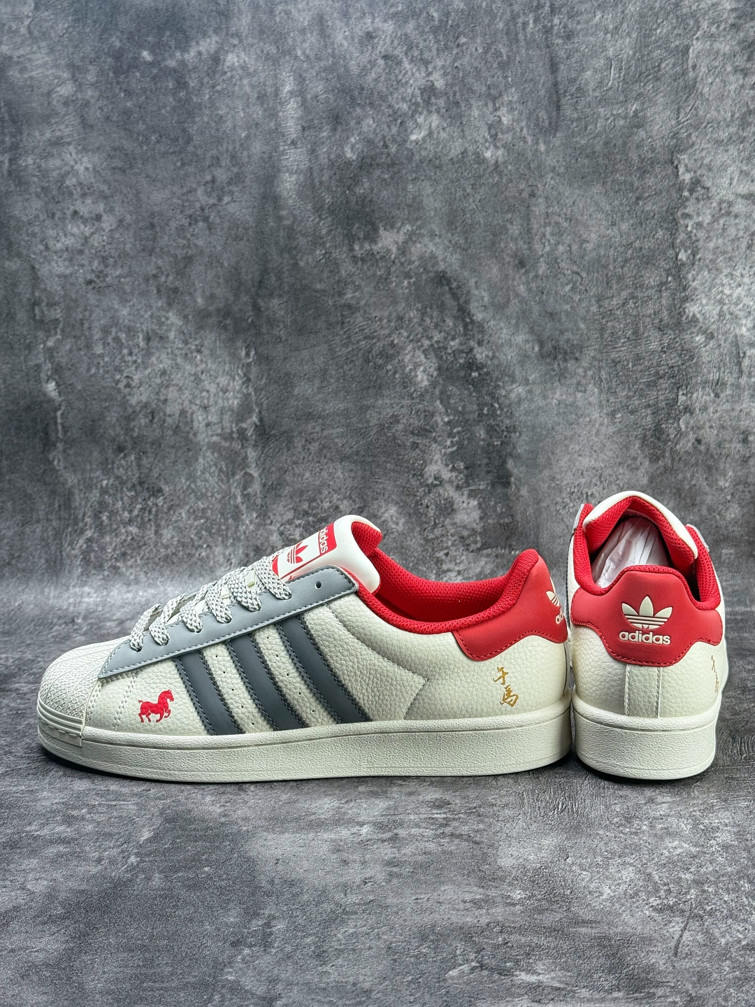AD Originals Super马年限定 白灰红 SD6826-Top High Quatity Cheap Sneakers Fashion Clothing Clothes Bags handbags Shoes of all Brand wholesale With The best Quality And Beautiful Price from China Factory Chinese suppliers wholesaler seller AD Originals Super马年限定 白灰红 SD6826