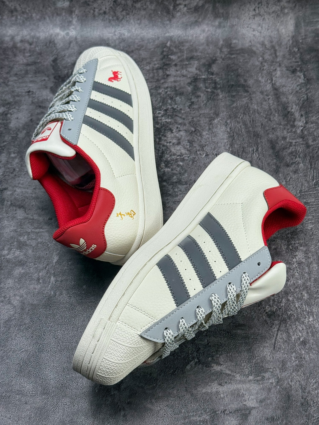 AD Originals Super马年限定 白灰红 SD6826-Top High Quatity Cheap Sneakers Fashion Clothing Clothes Bags handbags Shoes of all Brand wholesale With The best Quality And Beautiful Price from China Factory Chinese suppliers wholesaler seller AD Originals Super马年限定 白灰红 SD6826