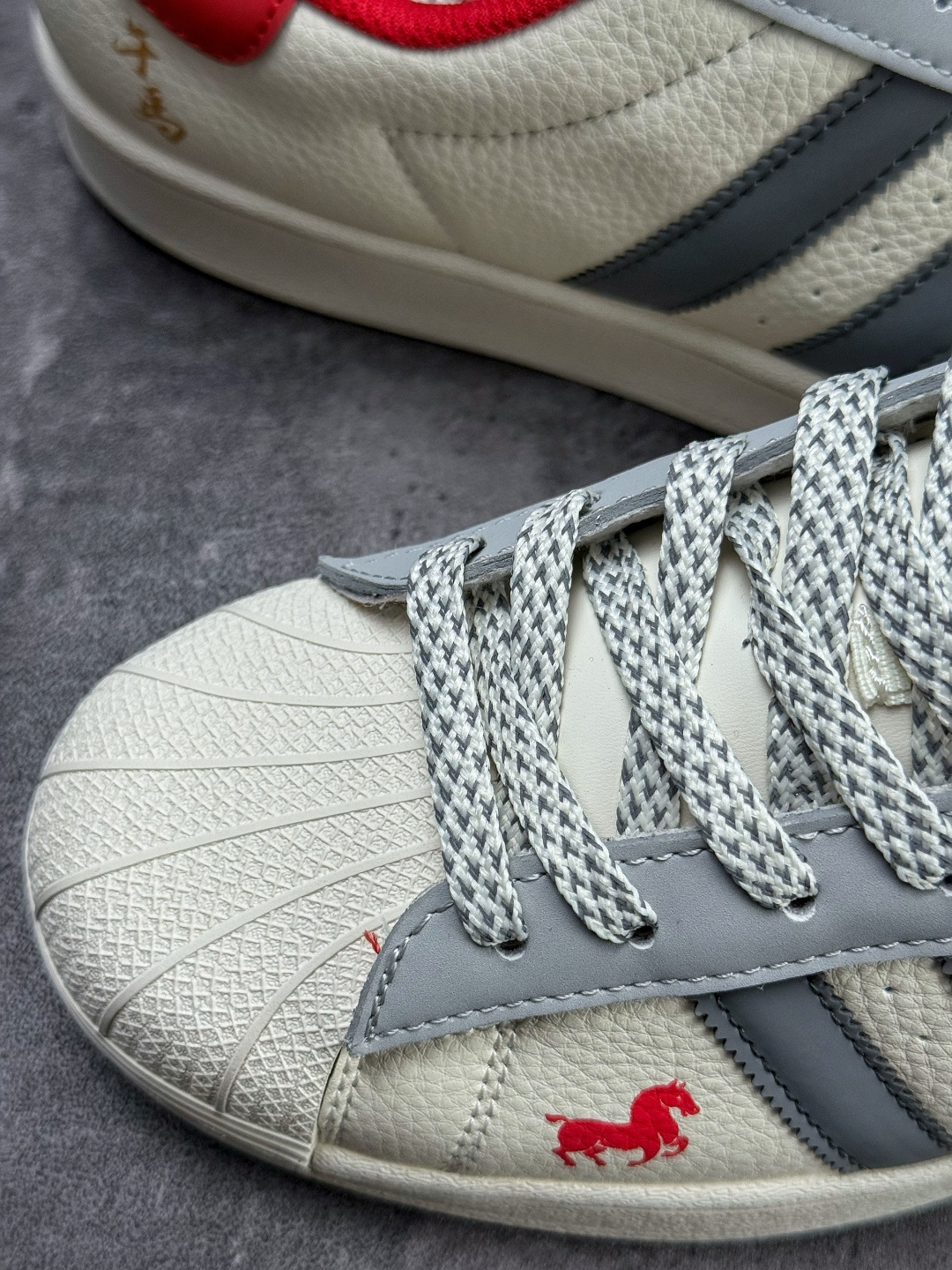 AD Originals Super马年限定 白灰红 SD6826-Top High Quatity Cheap Sneakers Fashion Clothing Clothes Bags handbags Shoes of all Brand wholesale With The best Quality And Beautiful Price from China Factory Chinese suppliers wholesaler seller AD Originals Super马年限定 白灰红 SD6826
