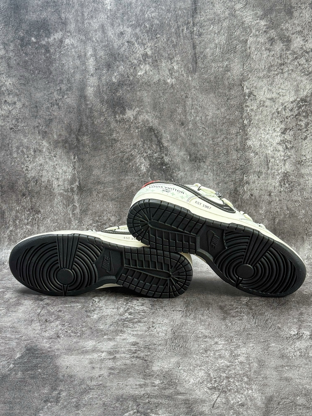 Nike SB Dunk Low 马年限定 白黑满天星 YX5066-393