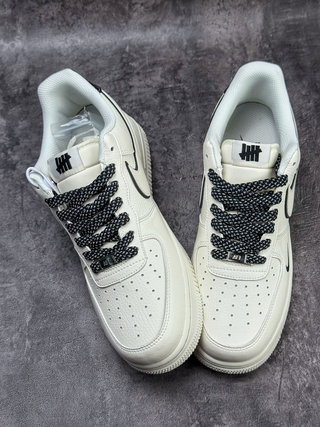 Nike Air Force 1 Low 07 x UNDEFEATED 白黑小勾满天星 CS5288-066-Top High Quatity Cheap Sneakers Fashion Clothing Clothes Bags handbags Shoes of all Brand wholesale With The best Quality And Beautiful Price from China Factory Chinese suppliers wholesaler seller Nike Air Force 1 Low 07 x UNDEFEATED 白黑小勾满天星 CS5288-066