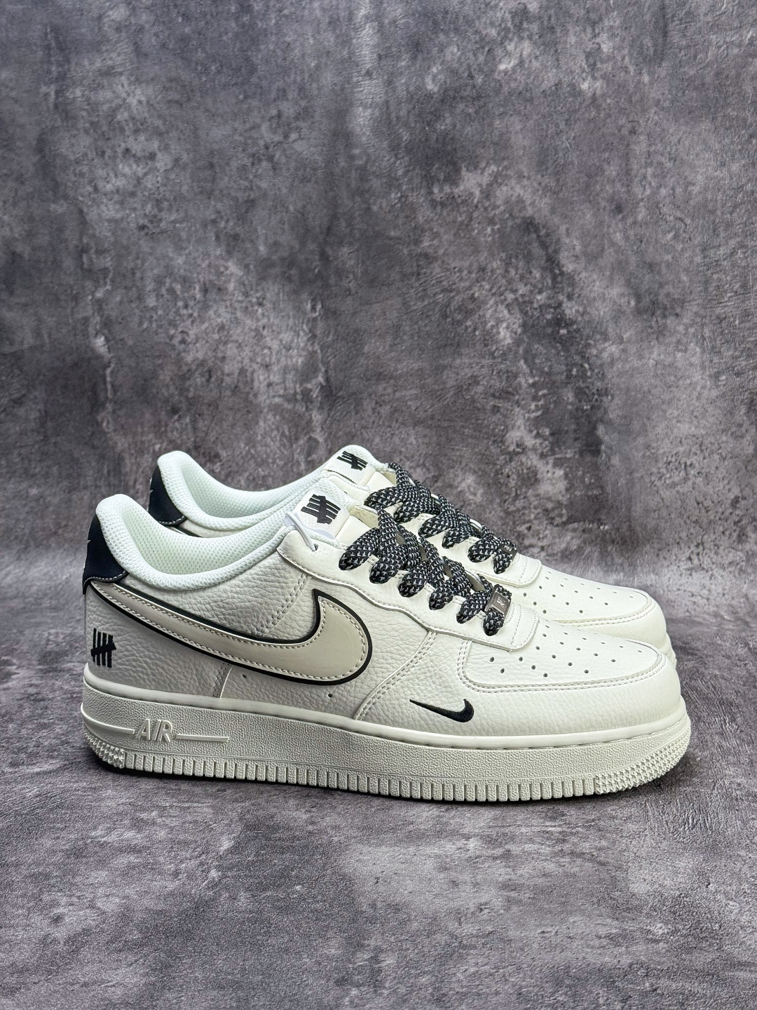 Nike Air Force 1 Low 07 x UNDEFEATED 白黑小勾满天星 CS5288-066-Top High Quatity Cheap Sneakers Fashion Clothing Clothes Bags handbags Shoes of all Brand wholesale With The best Quality And Beautiful Price from China Factory Chinese suppliers wholesaler seller Nike Air Force 1 Low 07 x UNDEFEATED 白黑小勾满天星 CS5288-066