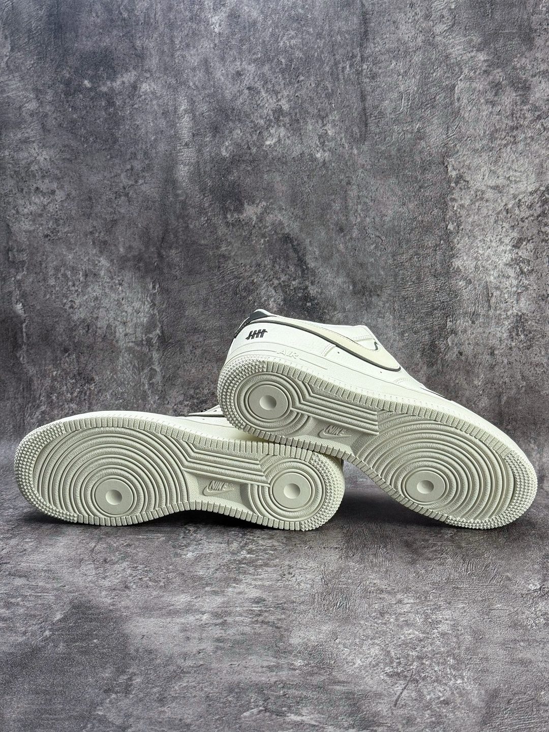 Nike Air Force 1 Low 07 x UNDEFEATED 白黑小勾满天星 CS5288-066-Top High Quatity Cheap Sneakers Fashion Clothing Clothes Bags handbags Shoes of all Brand wholesale With The best Quality And Beautiful Price from China Factory Chinese suppliers wholesaler seller Nike Air Force 1 Low 07 x UNDEFEATED 白黑小勾满天星 CS5288-066