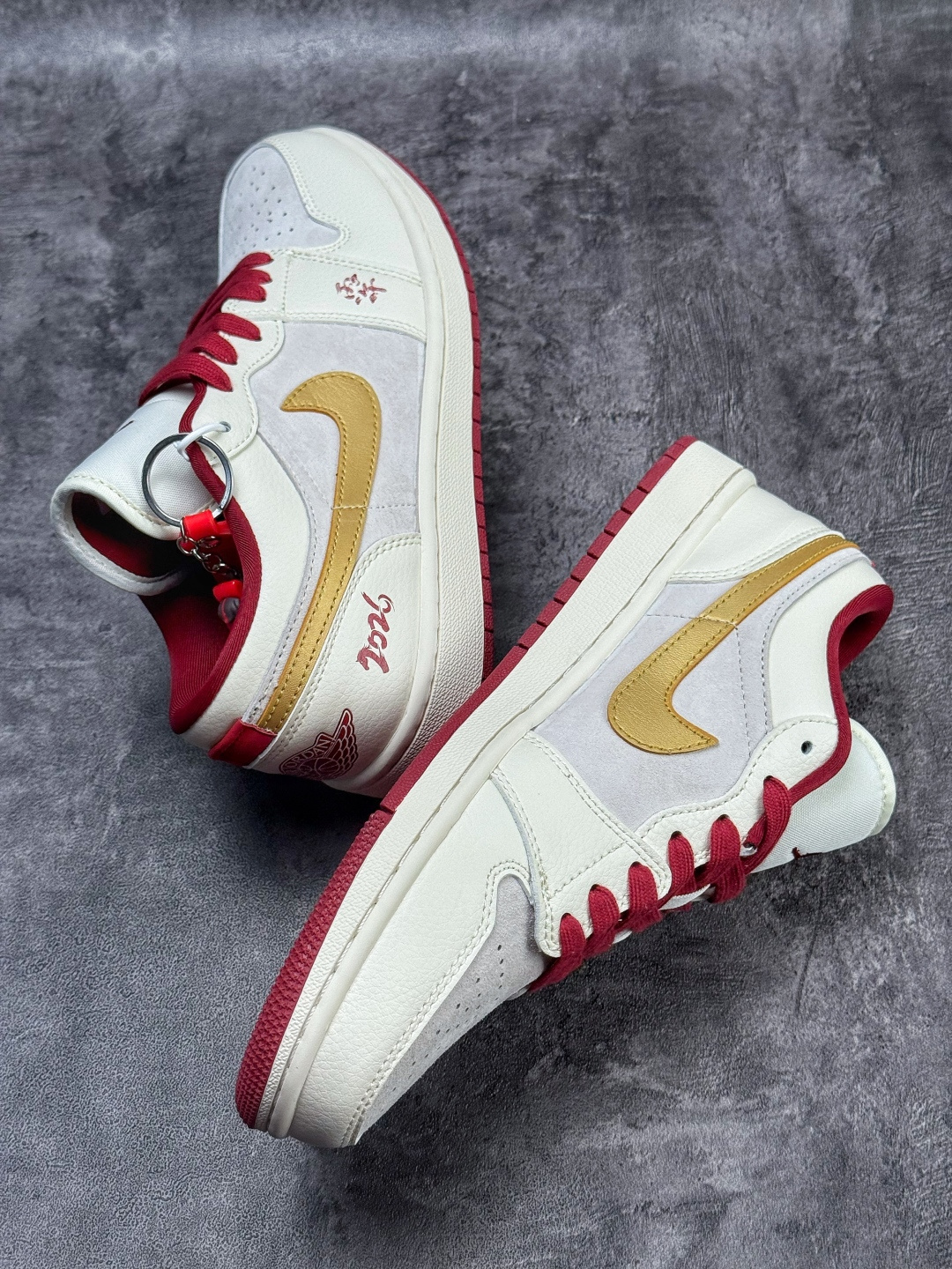 Air Jordan 1 Retro Low 马年限定 白灰红 XT6998-137-Top High Quatity Cheap Sneakers Fashion Clothing Clothes Bags handbags Shoes of all Brand wholesale With The best Quality And Beautiful Price from China Factory Chinese suppliers wholesaler seller Air Jordan 1 Retro Low 马年限定 白灰红 XT6998-137