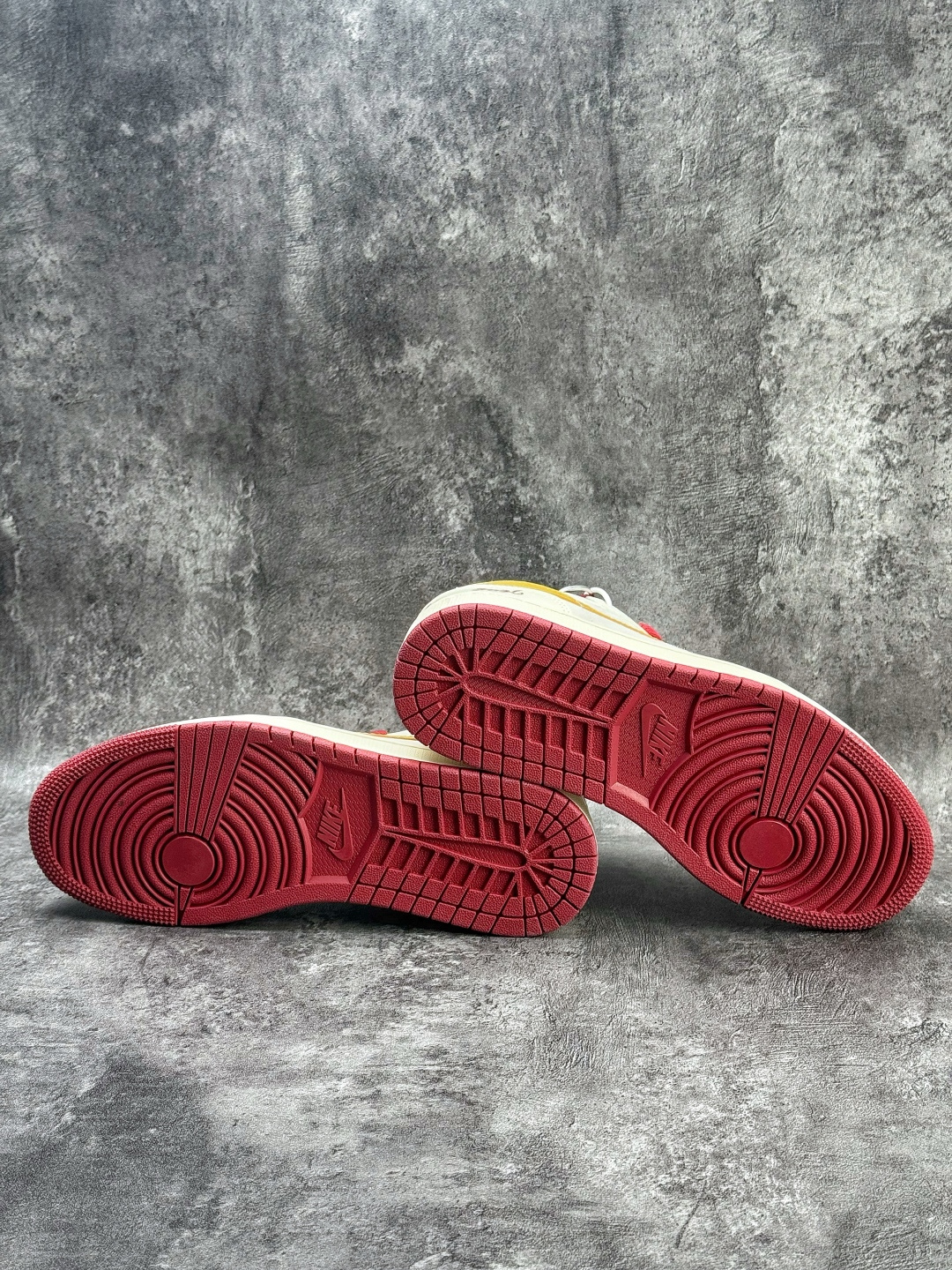 Air Jordan 1 Retro Low 马年限定 白灰红 XT6998-137-Top High Quatity Cheap Sneakers Fashion Clothing Clothes Bags handbags Shoes of all Brand wholesale With The best Quality And Beautiful Price from China Factory Chinese suppliers wholesaler seller Air Jordan 1 Retro Low 马年限定 白灰红 XT6998-137