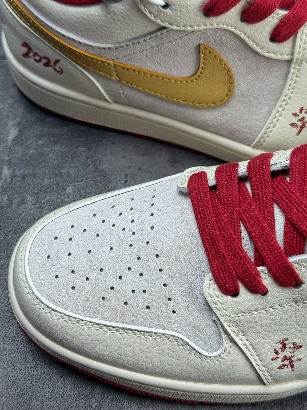 Air Jordan 1 Retro Low 马年限定 白灰红 XT6998-137-Top High Quatity Cheap Sneakers Fashion Clothing Clothes Bags handbags Shoes of all Brand wholesale With The best Quality And Beautiful Price from China Factory Chinese suppliers wholesaler seller Air Jordan 1 Retro Low 马年限定 白灰红 XT6998-137