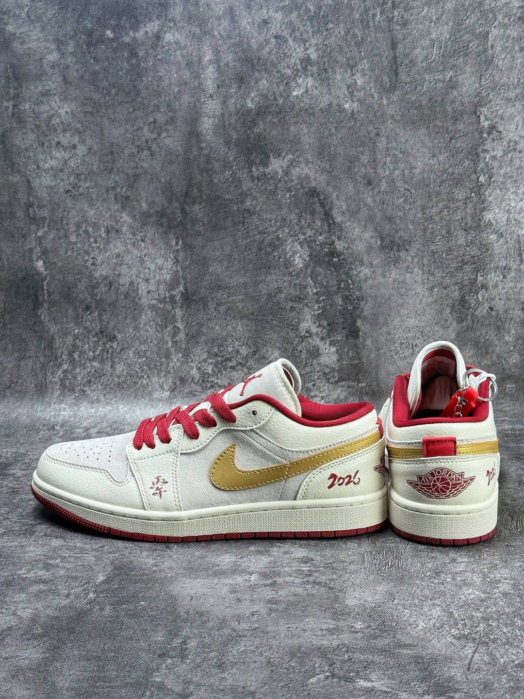 Air Jordan 1 Retro Low 马年限定 白灰红 XT6998-137-Top High Quatity Cheap Sneakers Fashion Clothing Clothes Bags handbags Shoes of all Brand wholesale With The best Quality And Beautiful Price from China Factory Chinese suppliers wholesaler seller Air Jordan 1 Retro Low 马年限定 白灰红 XT6998-137