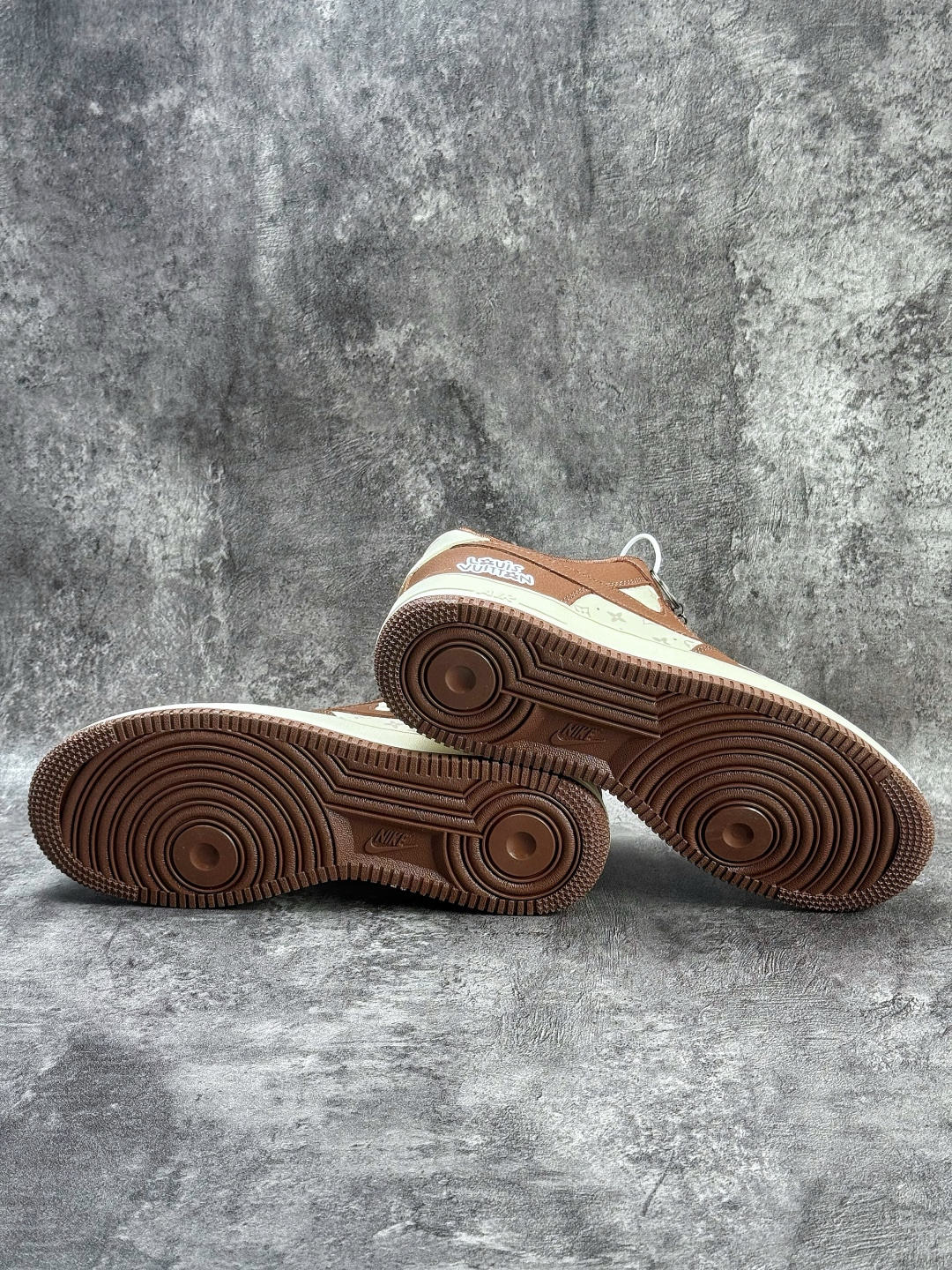 Nike Air Force 1 Low 07 x Louis Vuitton 棕白 DF0188-127-Top High Quatity Cheap Sneakers Fashion Clothing Clothes Bags handbags Shoes of all Brand wholesale With The best Quality And Beautiful Price from China Factory Chinese suppliers wholesaler seller Nike Air Force 1 Low 07 x Louis Vuitton 棕白 DF0188-127