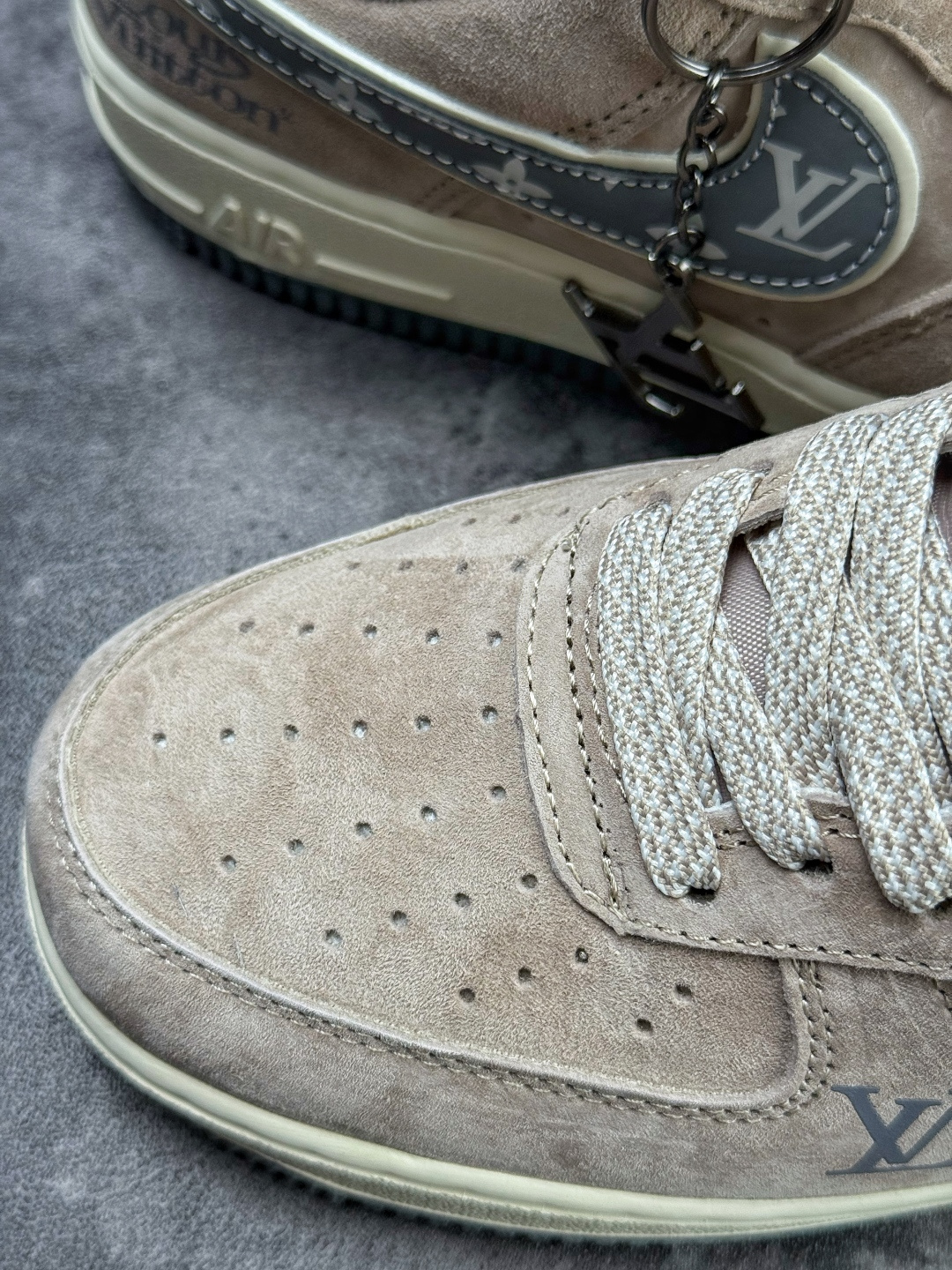 210 Nike Air Force 1 Low 07 x Louis Vuitton 棕灰满天星 KL1688-003
