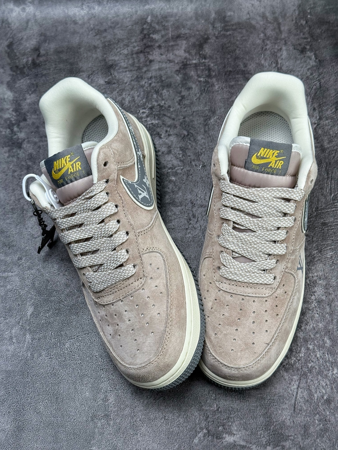210 Nike Air Force 1 Low 07 x Louis Vuitton 棕灰满天星 KL1688-003