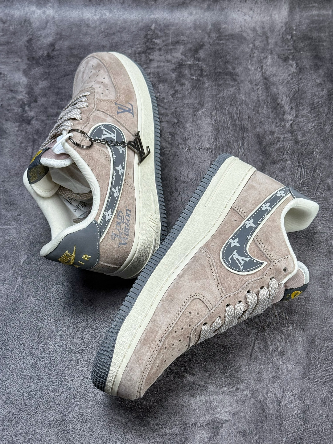 210 Nike Air Force 1 Low 07 x Louis Vuitton 棕灰满天星 KL1688-003