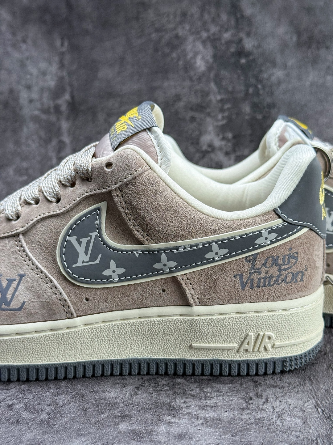 210 Nike Air Force 1 Low 07 x Louis Vuitton 棕灰满天星 KL1688-003
