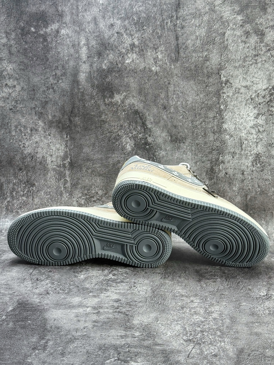 210 Nike Air Force 1 Low 07 x Louis Vuitton 棕灰满天星 KL1688-003