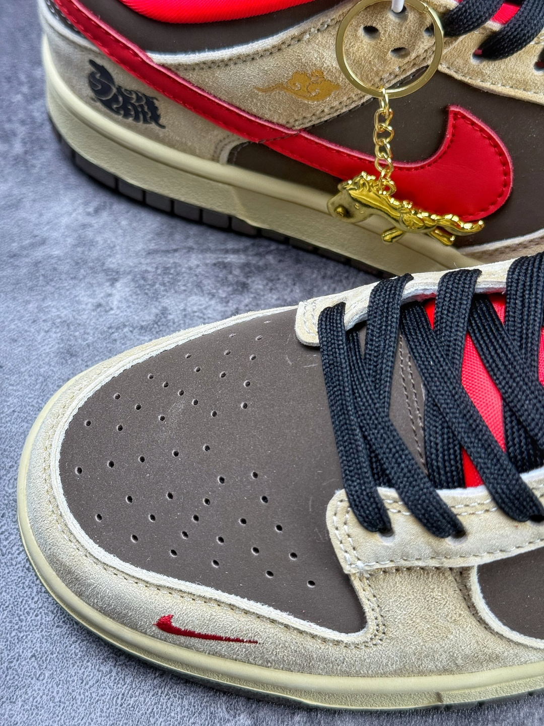 Nike SB Dunk Low 马年限定 棕红小勾 TX1688-022-Top High Quatity Cheap Sneakers Fashion Clothing Clothes Bags handbags Shoes of all Brand wholesale With The best Quality And Beautiful Price from China Factory Chinese suppliers wholesaler seller Nike SB Dunk Low 马年限定 棕红小勾 TX1688-022