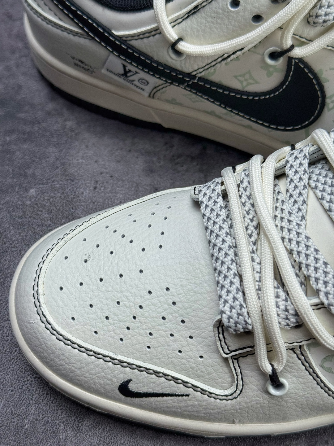 Nike SB Dunk Low x Louis Vuitton 白黑小勾满天星 YX5066-395-Top High Quatity Cheap Sneakers Fashion Clothing Clothes Bags handbags Shoes of all Brand wholesale With The best Quality And Beautiful Price from China Factory Chinese suppliers wholesaler seller Nike SB Dunk Low x Louis Vuitton 白黑小勾满天星 YX5066-395