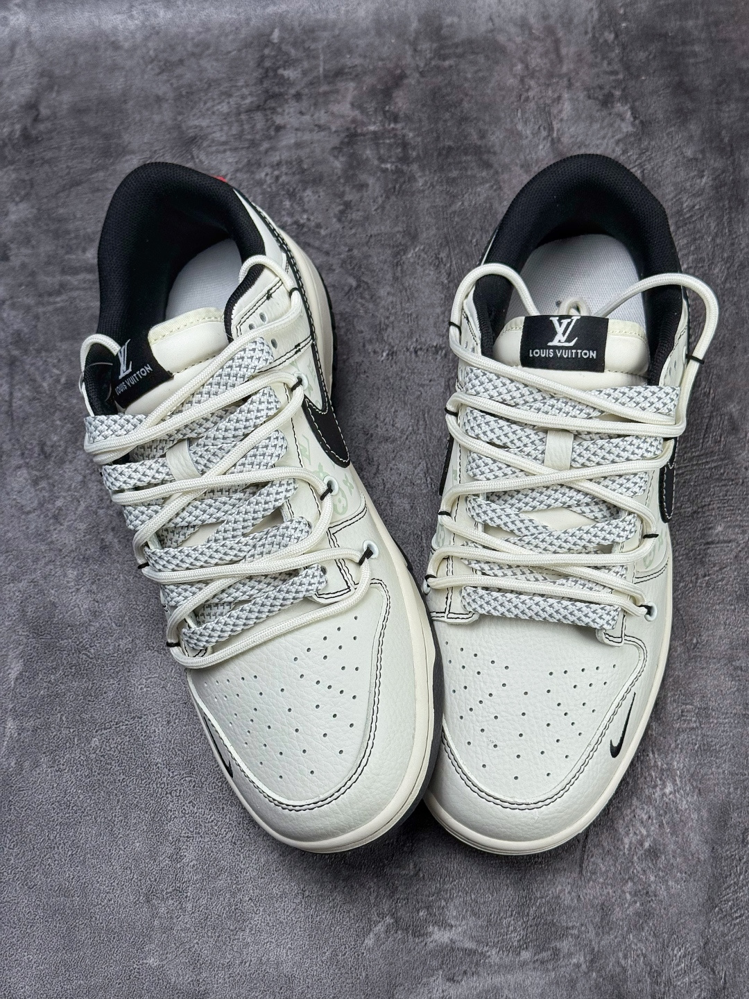 Nike SB Dunk Low x Louis Vuitton 白黑小勾满天星 YX5066-395-Top High Quatity Cheap Sneakers Fashion Clothing Clothes Bags handbags Shoes of all Brand wholesale With The best Quality And Beautiful Price from China Factory Chinese suppliers wholesaler seller Nike SB Dunk Low x Louis Vuitton 白黑小勾满天星 YX5066-395