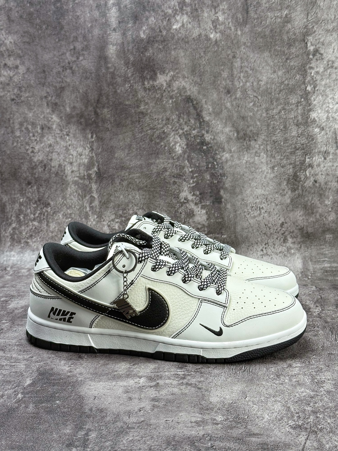 Nike SB Dunk Low 白黑小勾满天星 CS1688-136-Top High Quatity Cheap Sneakers Fashion Clothing Clothes Bags handbags Shoes of all Brand wholesale With The best Quality And Beautiful Price from China Factory Chinese suppliers wholesaler seller Nike SB Dunk Low 白黑小勾满天星 CS1688-136
