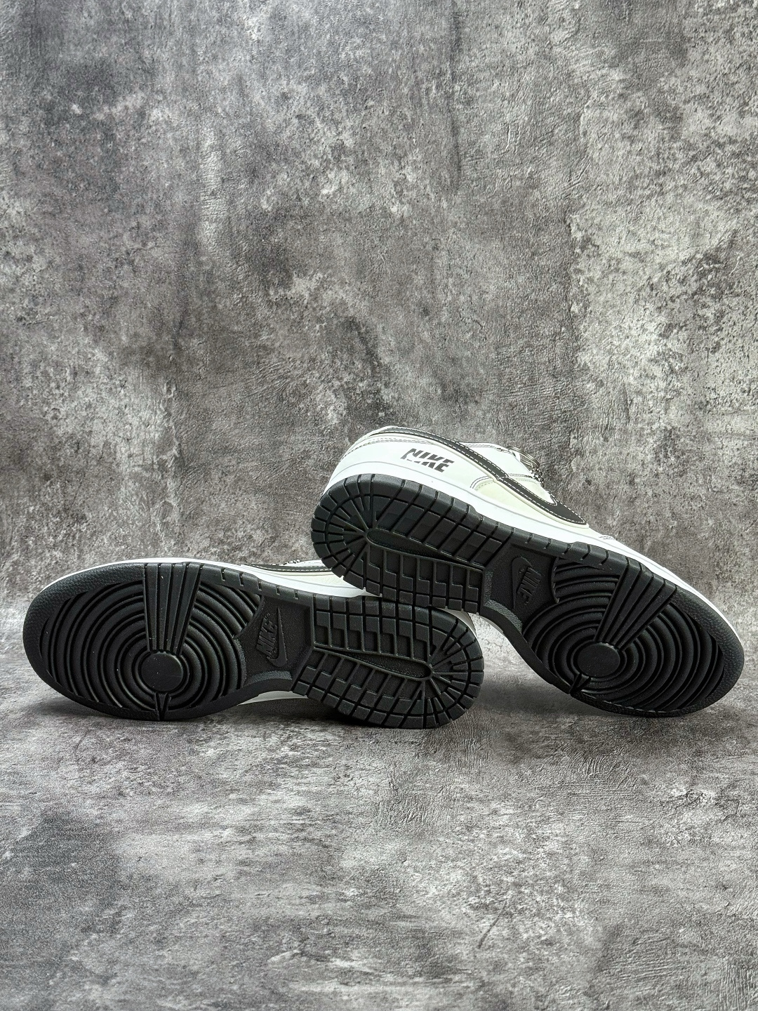 Nike SB Dunk Low 白黑小勾满天星 CS1688-136-Top High Quatity Cheap Sneakers Fashion Clothing Clothes Bags handbags Shoes of all Brand wholesale With The best Quality And Beautiful Price from China Factory Chinese suppliers wholesaler seller Nike SB Dunk Low 白黑小勾满天星 CS1688-136