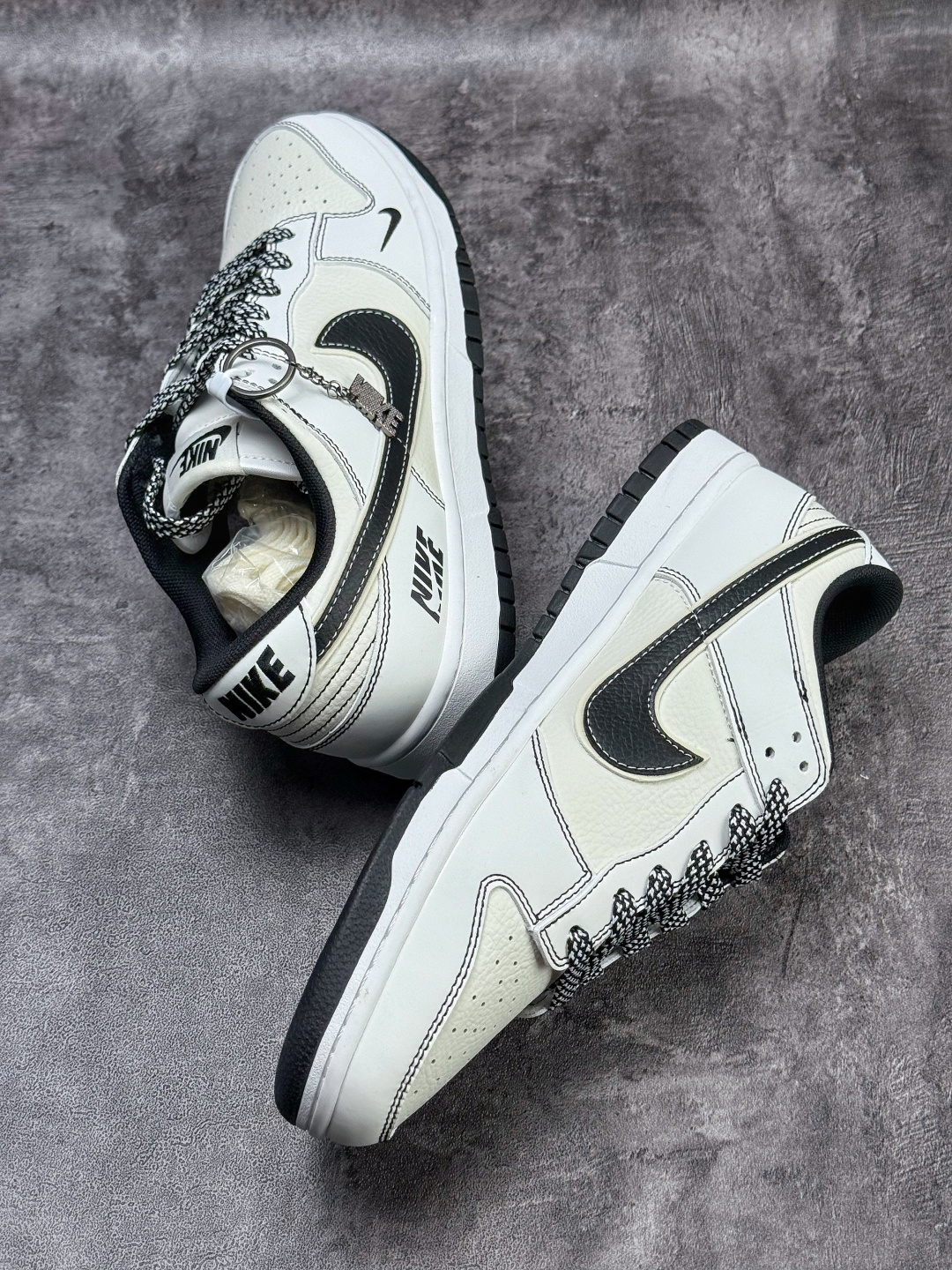 Nike SB Dunk Low 白黑小勾满天星 CS1688-136-Top High Quatity Cheap Sneakers Fashion Clothing Clothes Bags handbags Shoes of all Brand wholesale With The best Quality And Beautiful Price from China Factory Chinese suppliers wholesaler seller Nike SB Dunk Low 白黑小勾满天星 CS1688-136
