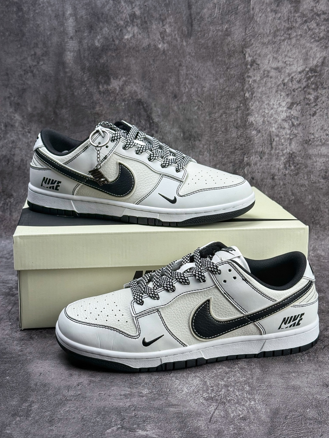 Nike SB Dunk Low 白黑小勾满天星 CS1688-136-Top High Quatity Cheap Sneakers Fashion Clothing Clothes Bags handbags Shoes of all Brand wholesale With The best Quality And Beautiful Price from China Factory Chinese suppliers wholesaler seller Nike SB Dunk Low 白黑小勾满天星 CS1688-136