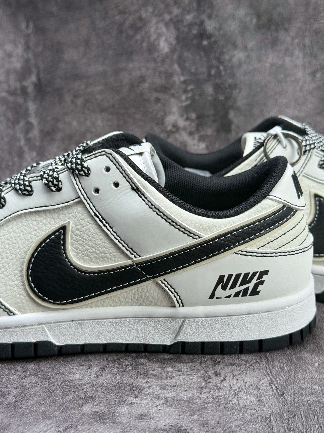 Nike SB Dunk Low 白黑小勾满天星 CS1688-136-Top High Quatity Cheap Sneakers Fashion Clothing Clothes Bags handbags Shoes of all Brand wholesale With The best Quality And Beautiful Price from China Factory Chinese suppliers wholesaler seller Nike SB Dunk Low 白黑小勾满天星 CS1688-136