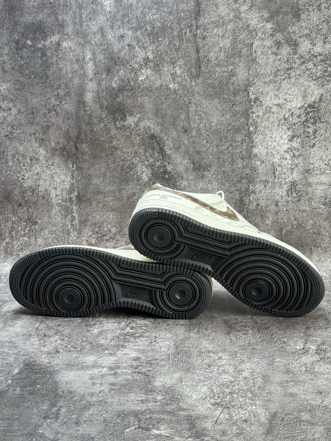 Nike Air Force 1 Low 07 x Louis Vuitton 白棕满天星 KG6699-F27-Top High Quatity Cheap Sneakers Fashion Clothing Clothes Bags handbags Shoes of all Brand wholesale With The best Quality And Beautiful Price from China Factory Chinese suppliers wholesaler seller Nike Air Force 1 Low 07 x Louis Vuitton 白棕满天星 KG6699-F27