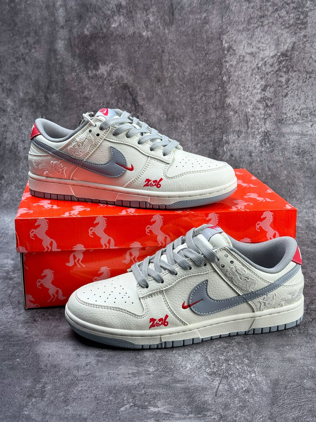 230 Nike SB Dunk Low 马年限定 白灰小勾 FF9989-024-Chinese UA Cheap High Quatity Brand Clothes Bags handbags Sneakers wholesale wholesaler seller from China Factory suppliers Fashion Clothing Shoes best Quality Beautiful Price 230 Nike SB Dunk Low 马年限定 白灰小勾 FF9989-024
