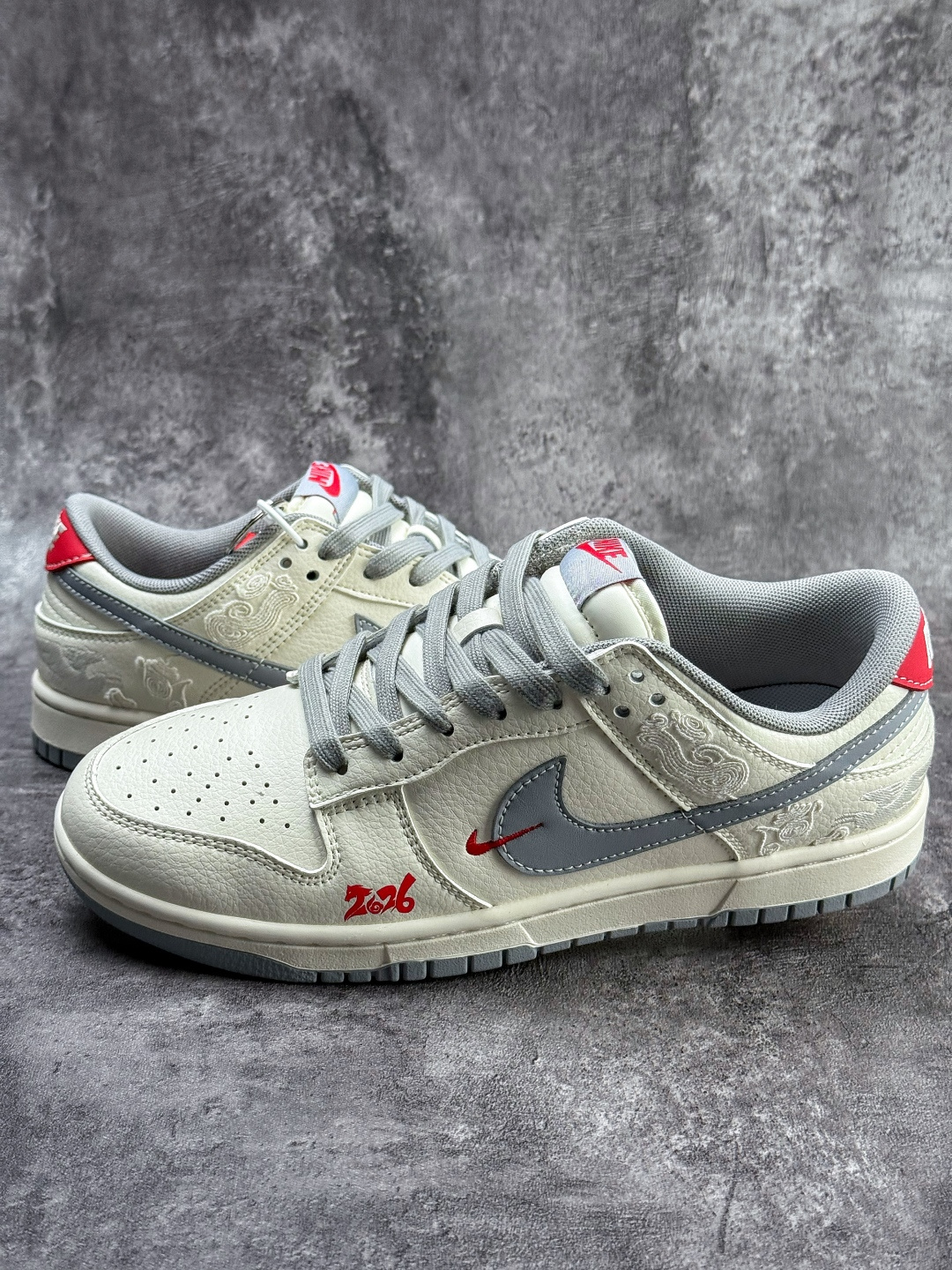 230 Nike SB Dunk Low 马年限定 白灰小勾 FF9989-024-Chinese UA Cheap High Quatity Brand Clothes Bags handbags Sneakers wholesale wholesaler seller from China Factory suppliers Fashion Clothing Shoes best Quality Beautiful Price 230 Nike SB Dunk Low 马年限定 白灰小勾 FF9989-024