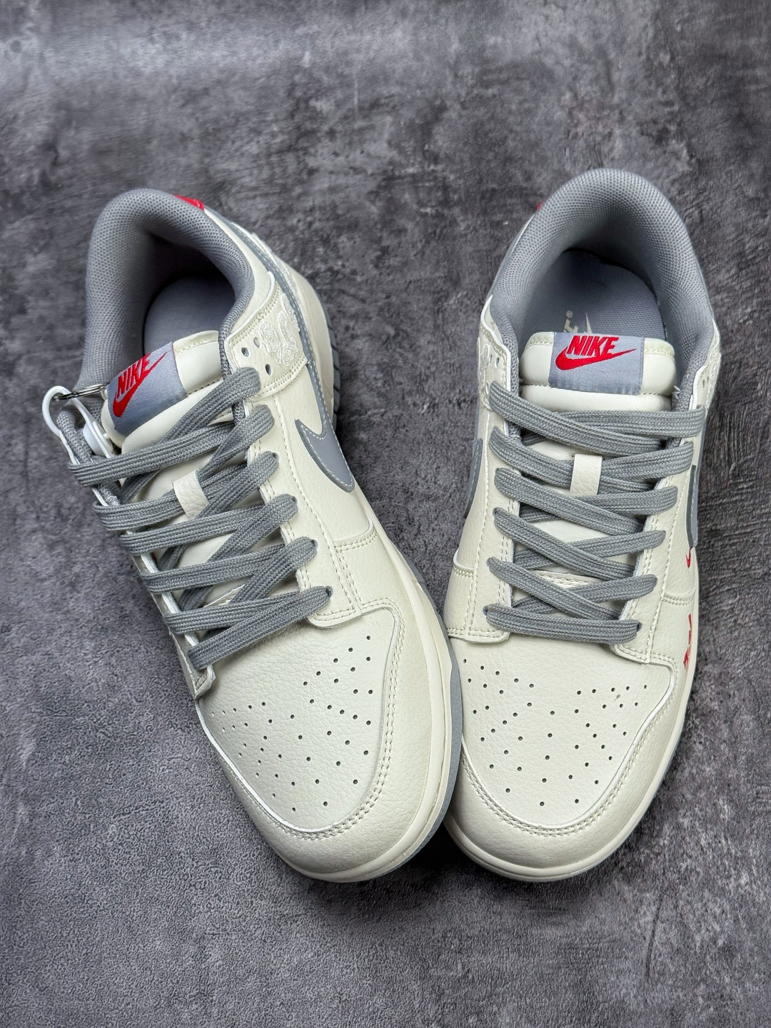 230 Nike SB Dunk Low 马年限定 白灰小勾 FF9989-024-Chinese UA Cheap High Quatity Brand Clothes Bags handbags Sneakers wholesale wholesaler seller from China Factory suppliers Fashion Clothing Shoes best Quality Beautiful Price 230 Nike SB Dunk Low 马年限定 白灰小勾 FF9989-024